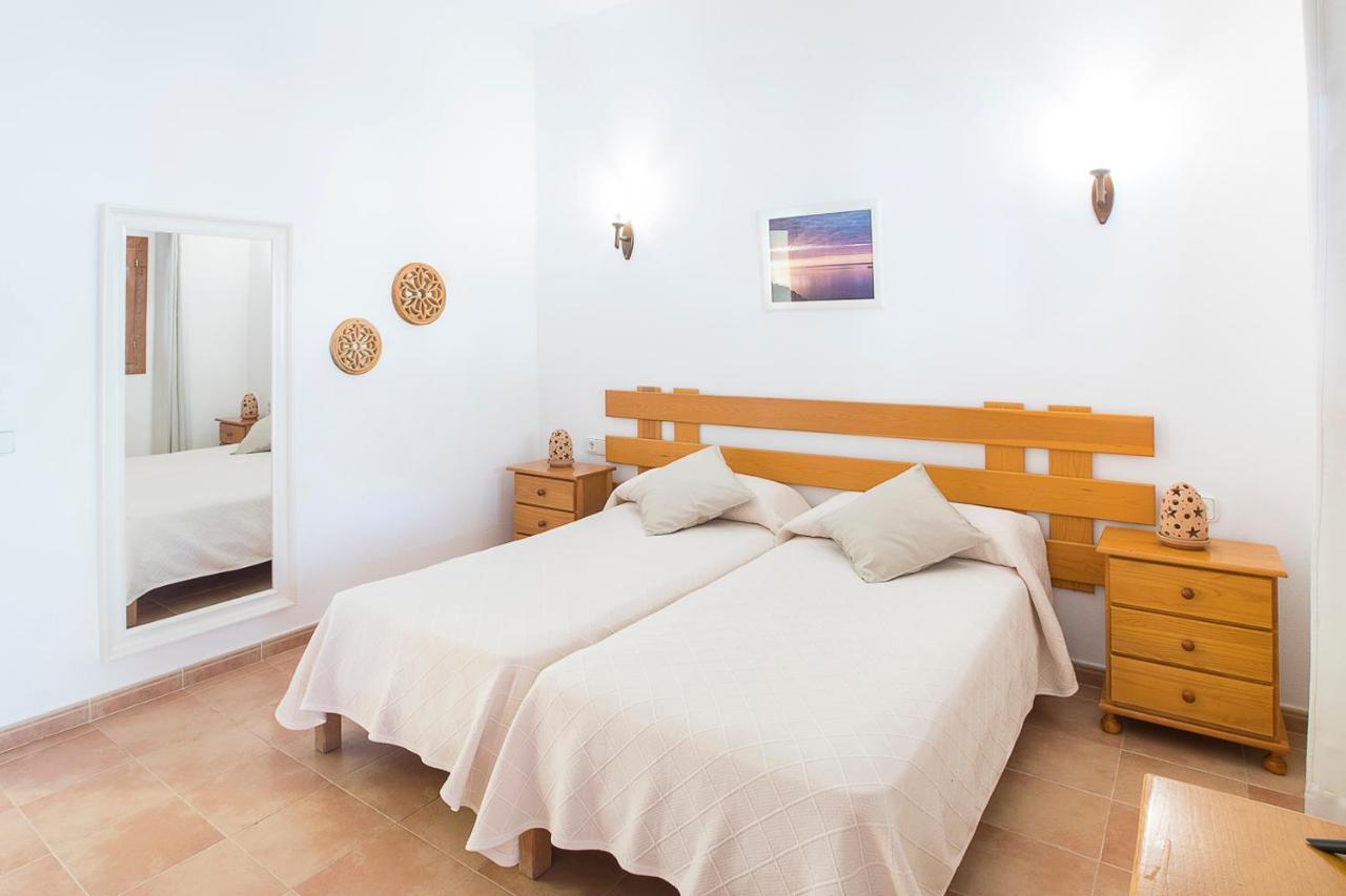 Apartamentos Molina 9-10-11 Es Caló Eksteriør bilde