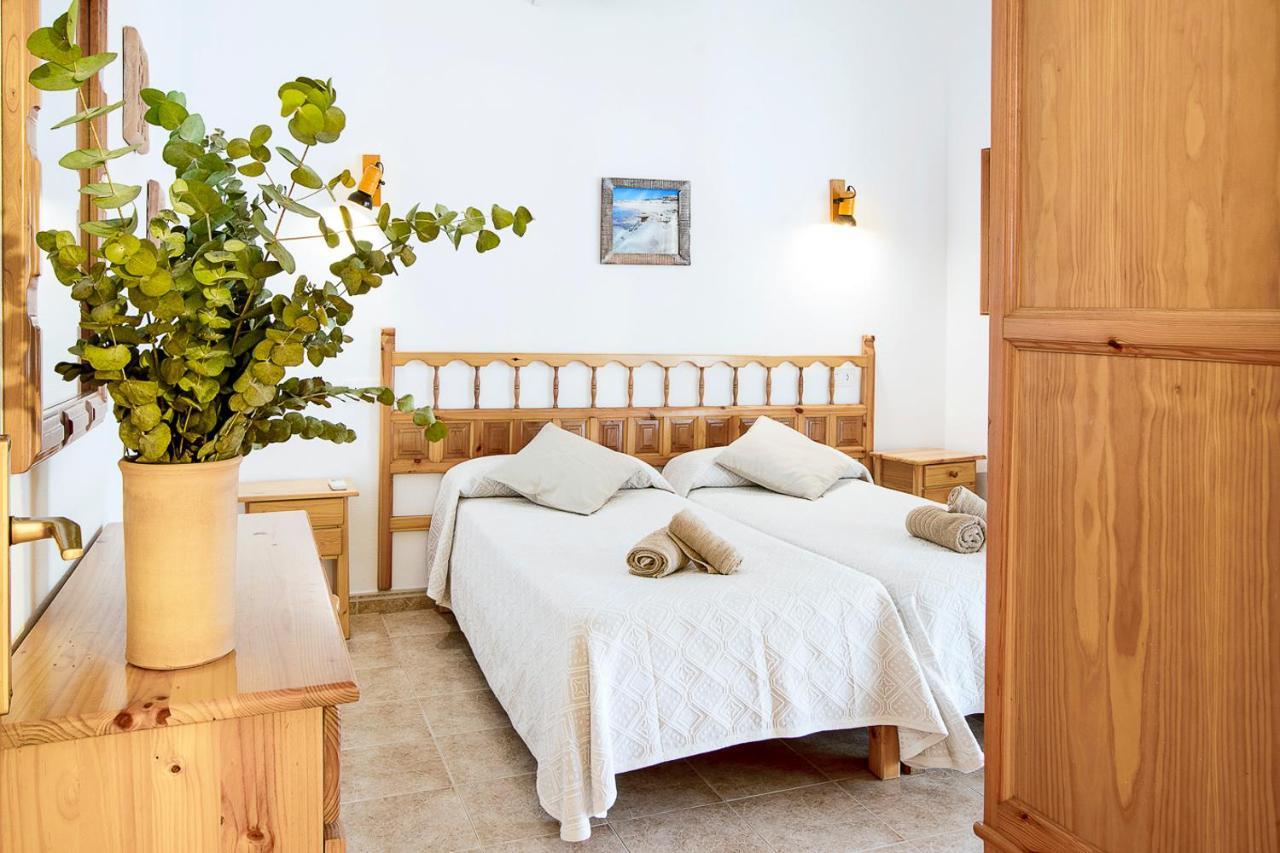 Apartamentos Molina 9-10-11 Es Caló Eksteriør bilde