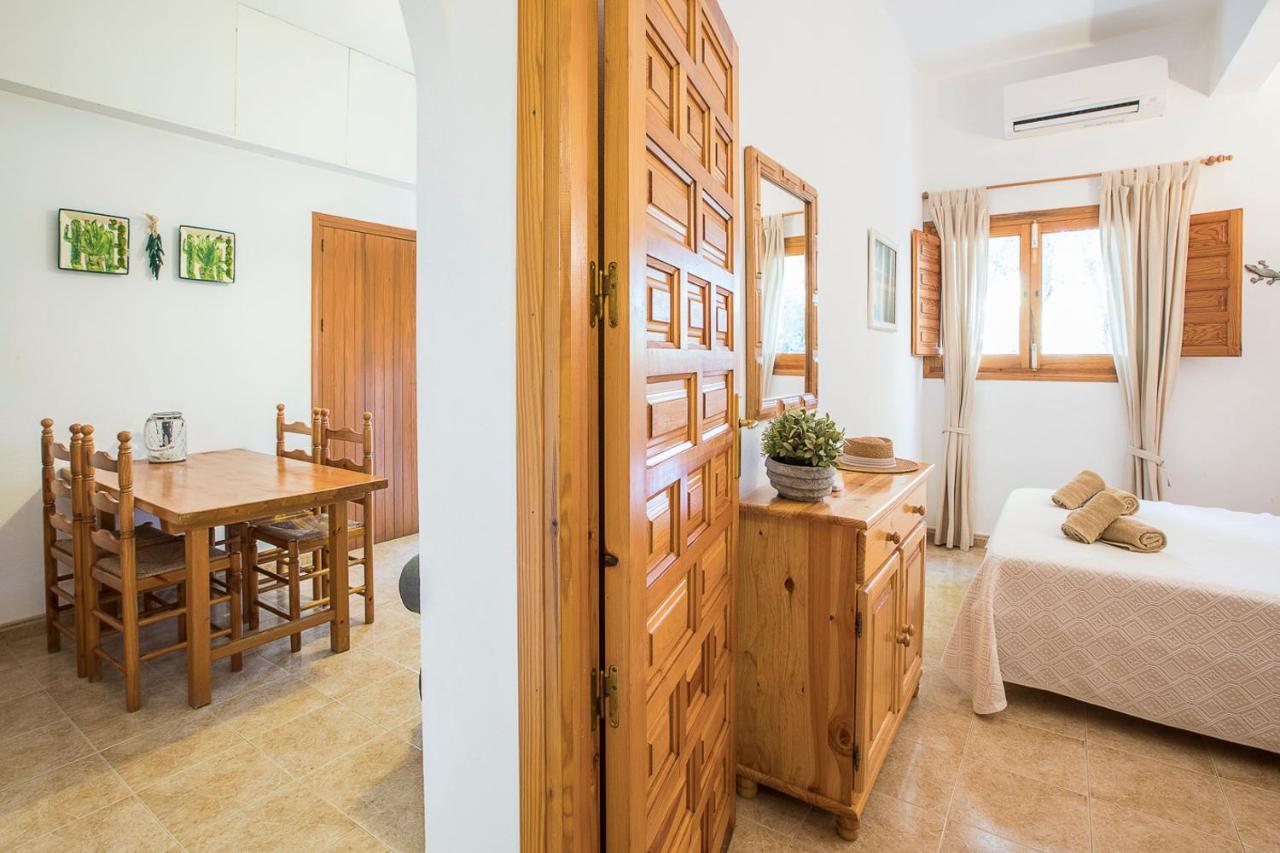 Apartamentos Molina 9-10-11 Es Caló Eksteriør bilde