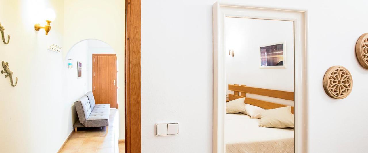 Apartamentos Molina 9-10-11 Es Caló Eksteriør bilde