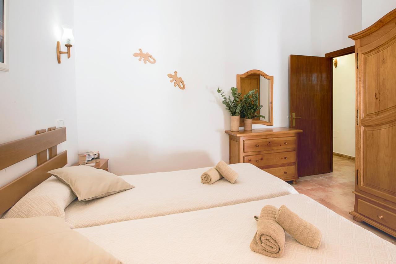 Apartamentos Molina 9-10-11 Es Caló Eksteriør bilde