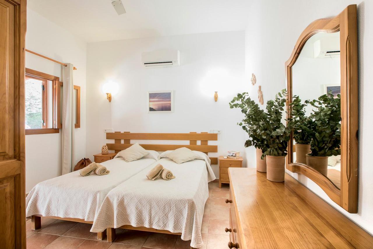 Apartamentos Molina 9-10-11 Es Caló Eksteriør bilde
