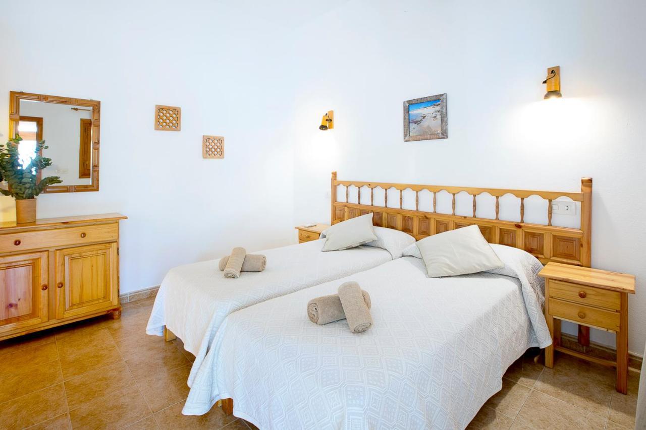 Apartamentos Molina 9-10-11 Es Caló Eksteriør bilde