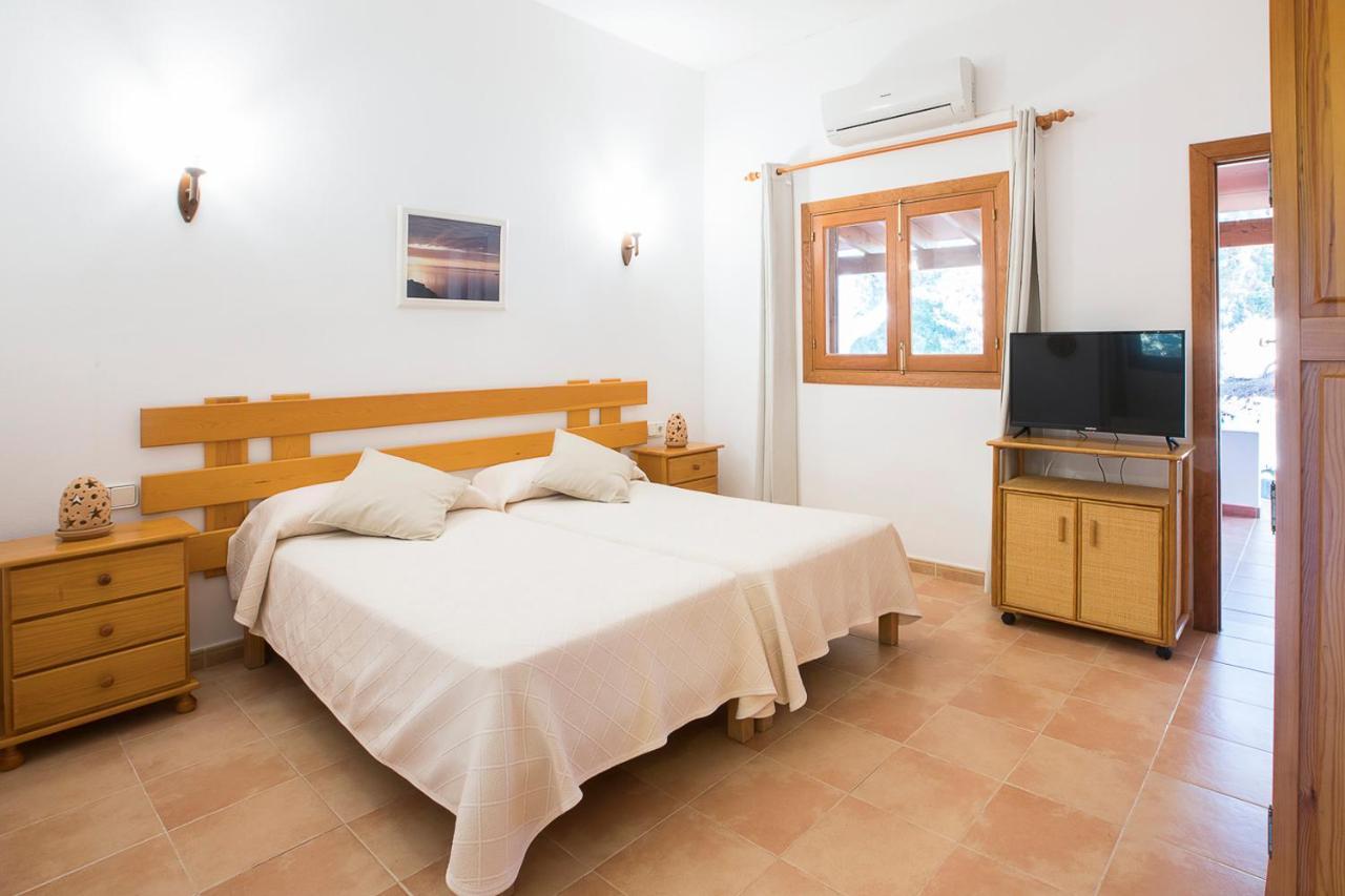 Apartamentos Molina 9-10-11 Es Caló Eksteriør bilde