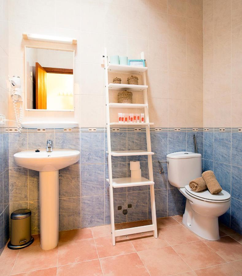 Apartamentos Molina 9-10-11 Es Caló Eksteriør bilde